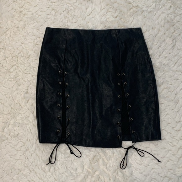 Olivaceous Double Lace Up Side Short Black Skirt - Picture 6 of 8